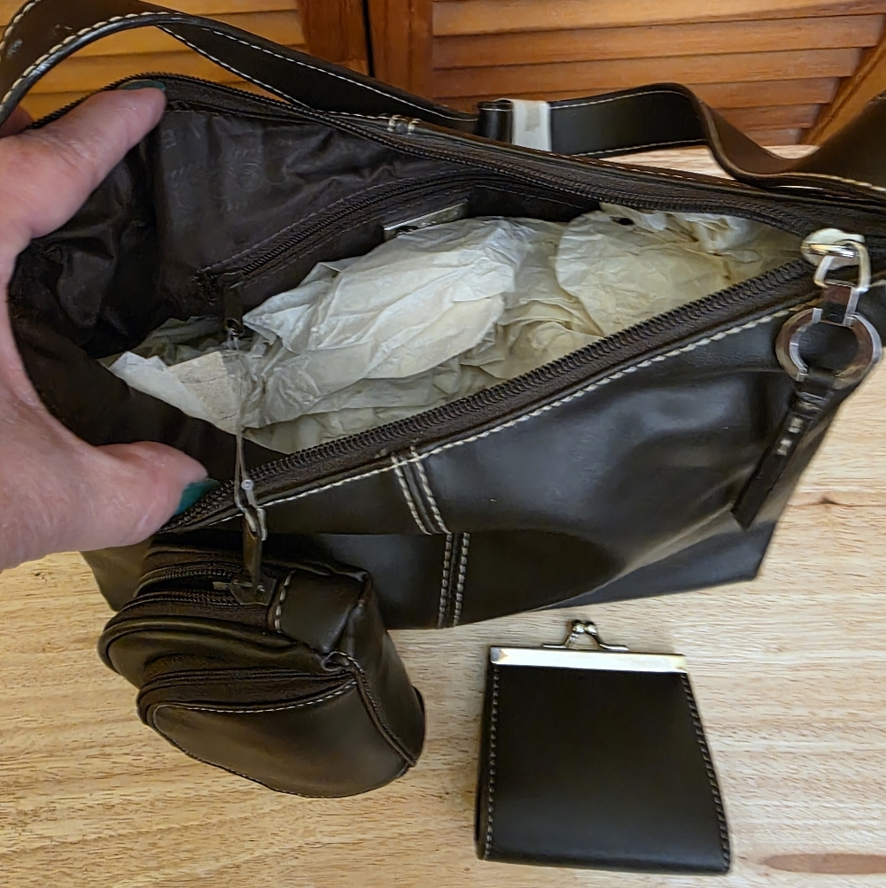 NWT Avenue Vintage Women's Brown Hobo Bag With Contrast Stitching - Picture 10 of 15